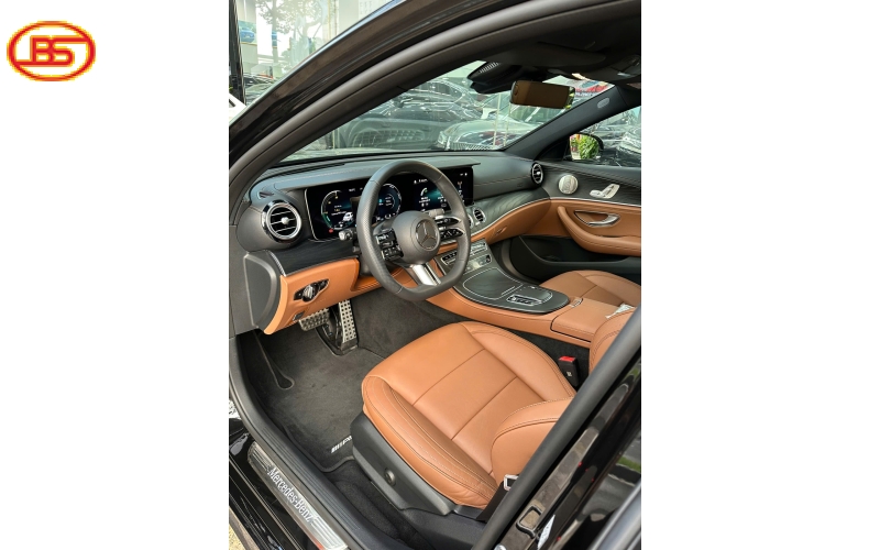 Mercedes-Benz E300 SX2023 XE MỚI 100%