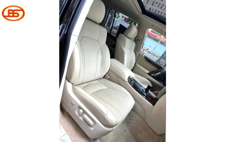 Siêu phẩm LX570 2015 đen 64.000km