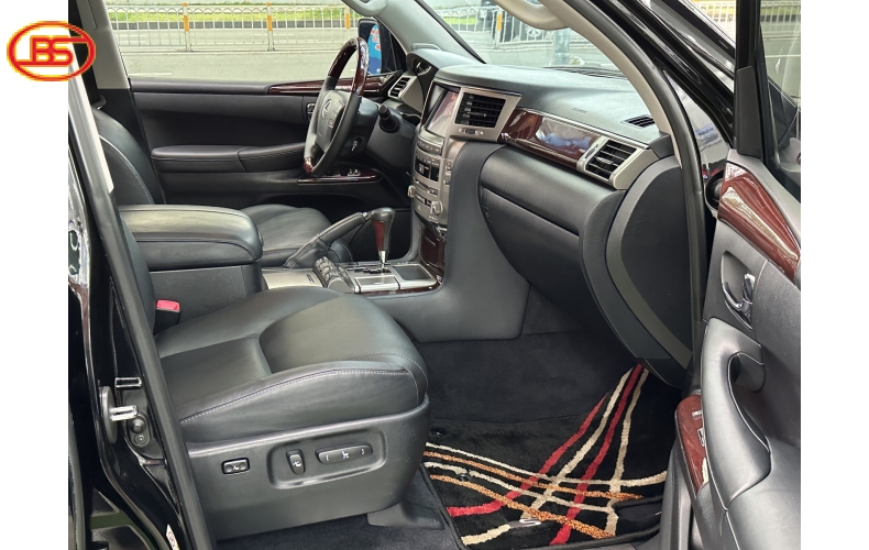 LX570 (sản xuất 2013) bản full (S) cao cấp nhất