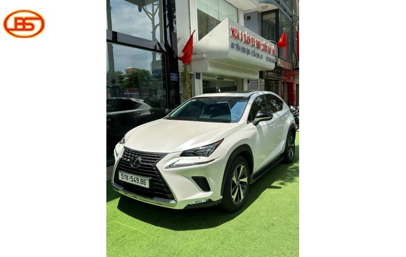 Lexus NX300 2019 trắng nội thất đỏ