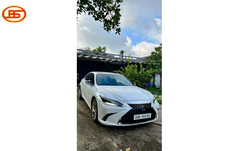 Siêu phẩm ES300h 2022 lướt 23.000km