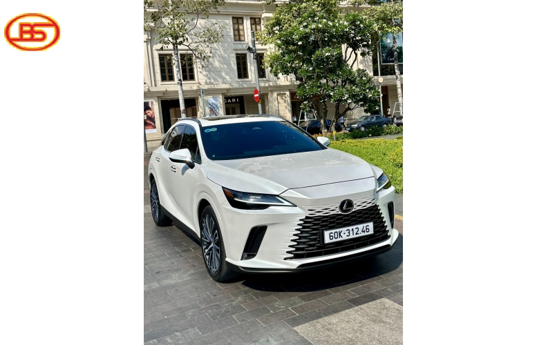 RX 350 Premium 2023 siêu lướt 9 ngàn km, mới 99%