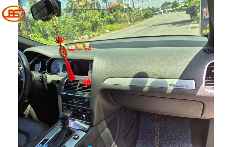 Audi Q7 2012 vừa cập bến