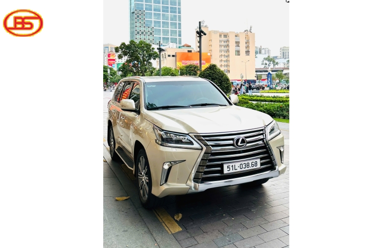 Lexus LX570 2016 vàng cát lướt 30.000km