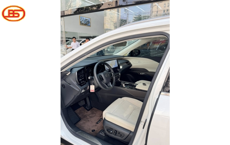 Lexus RX350 Luxury 2022 chỉ 3000km như đập thùng