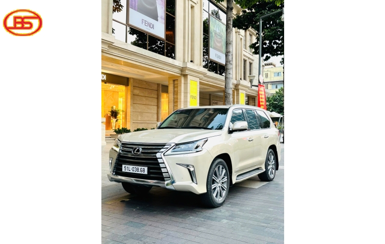 Lexus LX570 2016 vàng cát lướt 30.000km