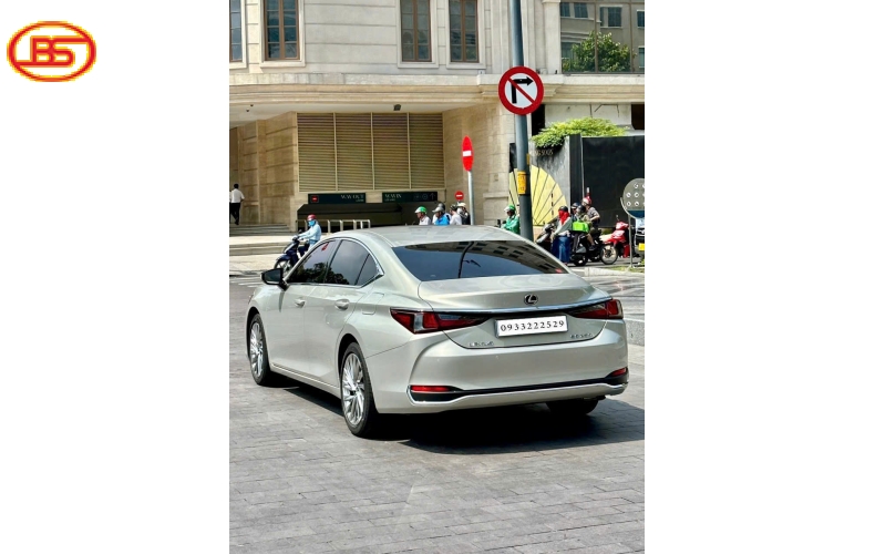 Lexus ES250 2022 vàng cát siêu lướt 12.000km 