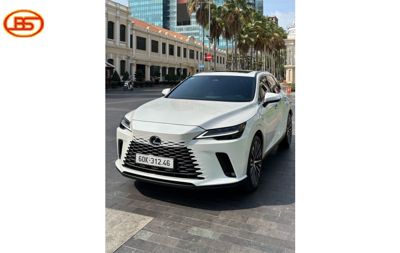RX 350 Premium 2023 siêu lướt 9 ngàn km, mới 99%