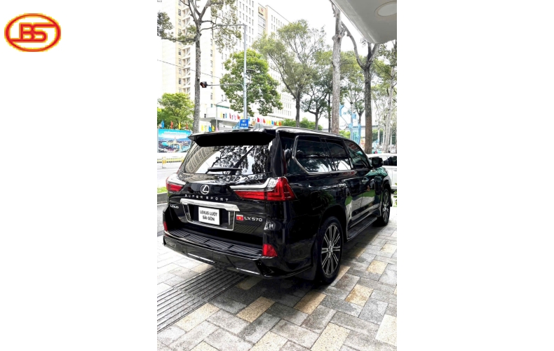 Lexus LX570 2015 nhập Trung Đông với odo 6 vạn 6