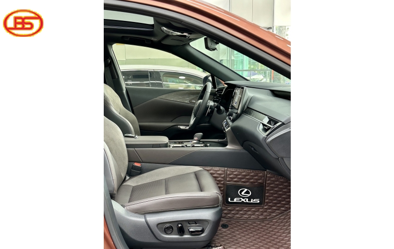 RX350(sản xuất 2023) bản Luxury siêu lướt 2700KM.