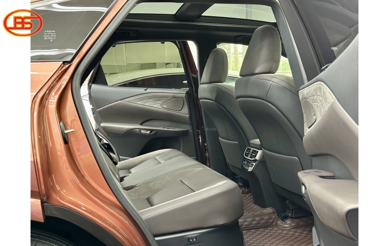 RX350(sản xuất 2023) bản Luxury siêu lướt 2700KM.