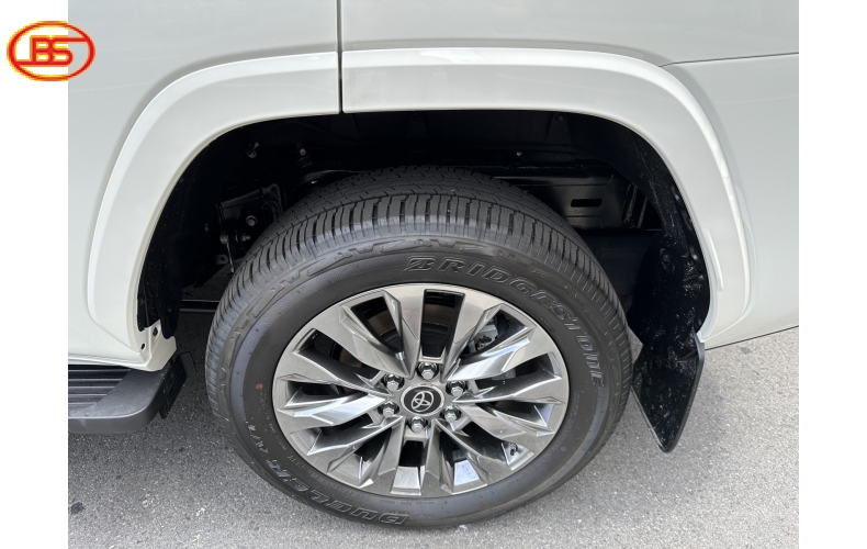 LANDCRUISER (LC 300) Xe đập thùng siêu chất