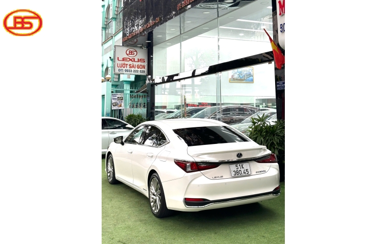 Siêu phẩm ES300H cập bến nhà Lexus Lướt