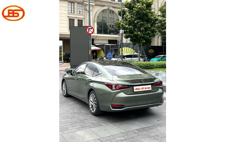 Lexus ES250 2023 siêu lướt 5.000km Xanh Sunlight Green