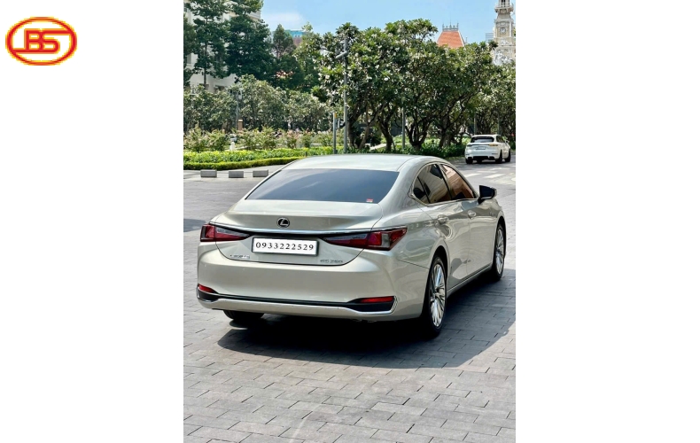 Lexus ES250 2022 vàng cát siêu lướt 12.000km 