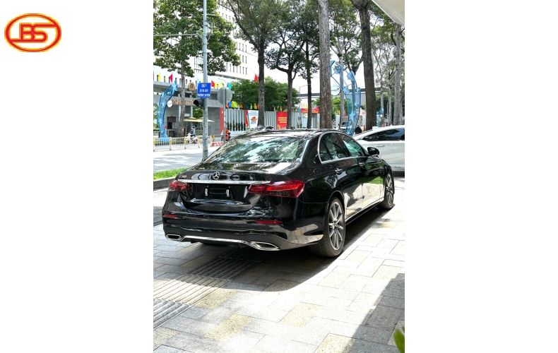 Mercedes-Benz E300 SX2023 XE MỚI 100%