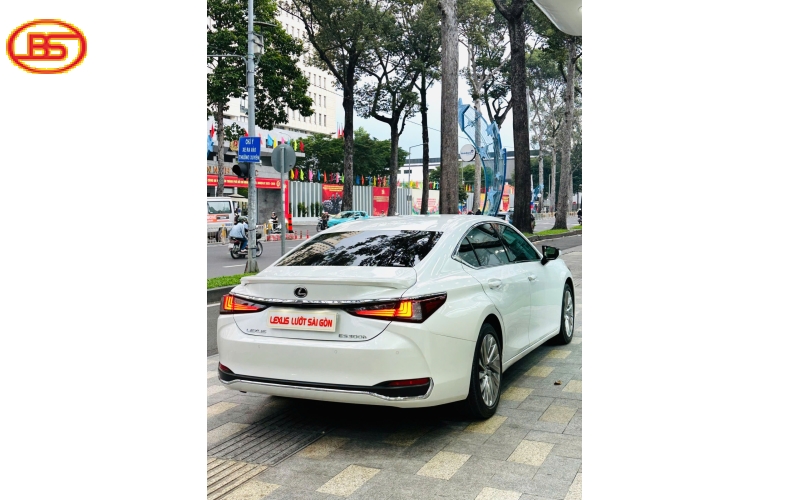 LEXUS ES300h 2023 odo 20.000km xe quá đẹp
