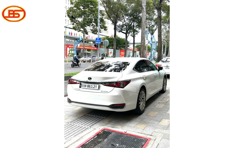Lexus ES250 Trằng 2021 lướt 11.000km
