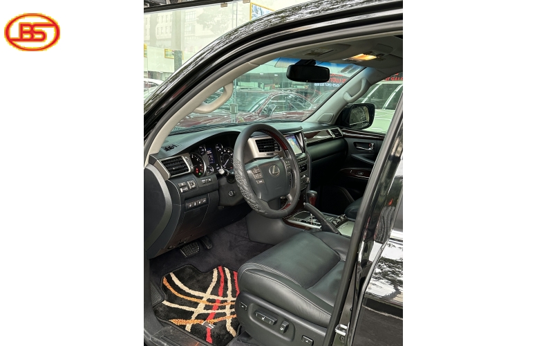 LX570 (sản xuất 2013) bản full (S) cao cấp nhất