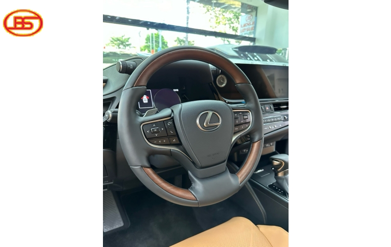 Lexus ES250 2022 Màu đen nội thất nâu da bò