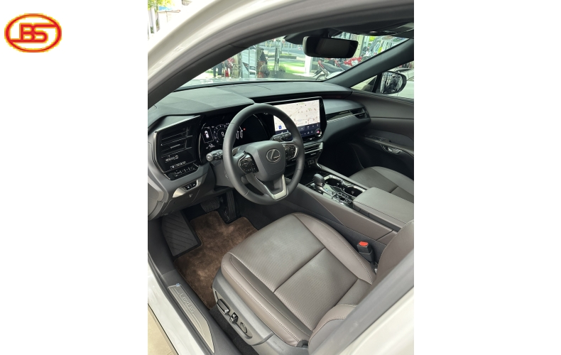 RX 350 Premium 2023 siêu lướt 9 ngàn km, mới 99%