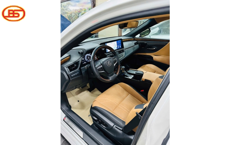 Siêu phẩm ES300H cập bến nhà Lexus Lướt