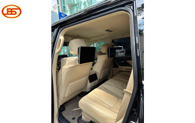Siêu phẩm LX570 2015 đen 64.000km