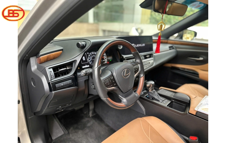 Lexus ES250 2022 vàng cát siêu lướt 12.000km 