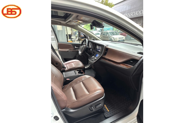 Toyota Sienna Limited 2018 đúng 61.000 km 