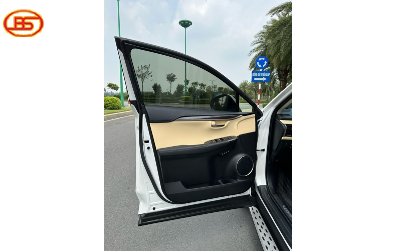 Lexus NX 300 2020 trắng ngọc trai siêu đẹp