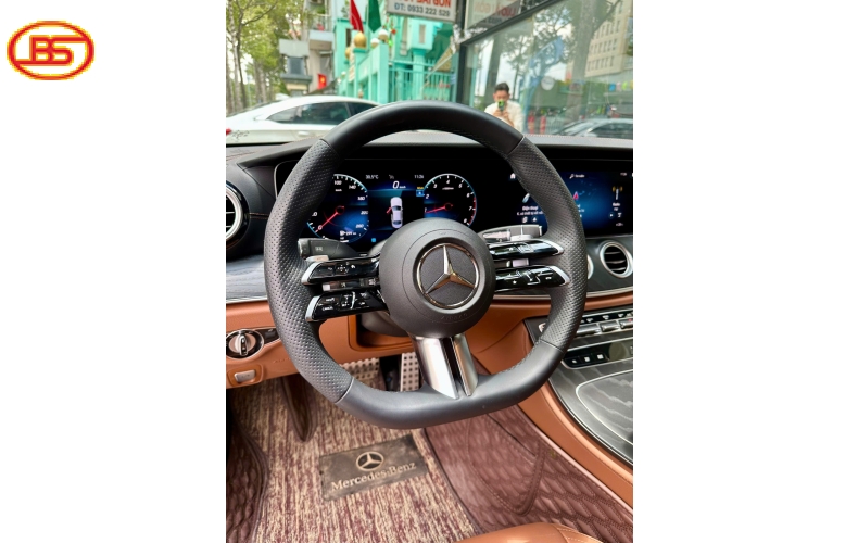 Mercedes-Benz E300 SX2023 XE MỚI 100%