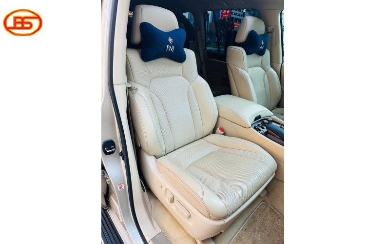 Lexus LX570 2016 vàng cát lướt 30.000km