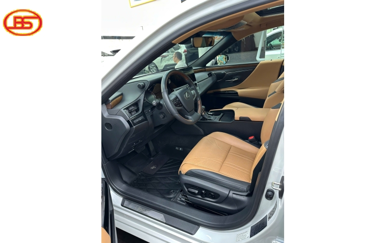 LEXUS ES300h 2023 odo 20.000km xe quá đẹp