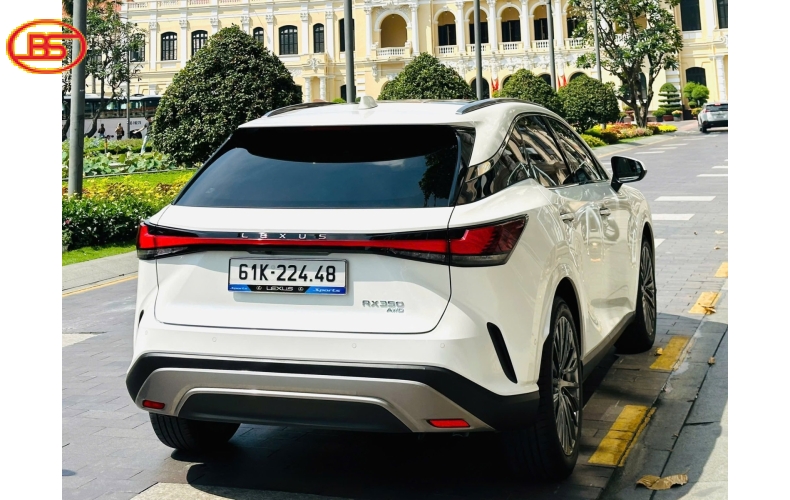 Lexus RX350 Luxury 2022 chỉ 3000km như đập thùng