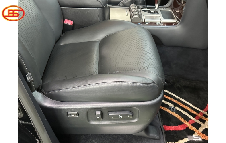 LX570 (sản xuất 2013) bản full (S) cao cấp nhất