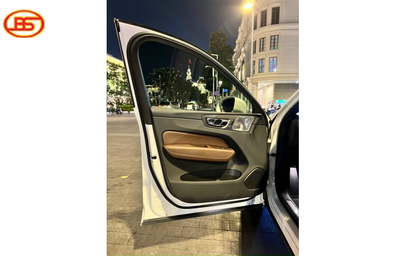 VOLVO XC60 T6 2021 