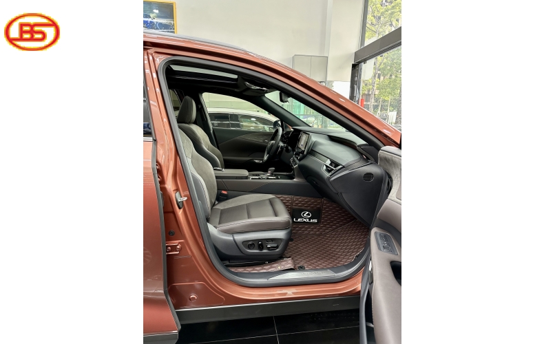 RX350(sản xuất 2023) bản Luxury siêu lướt 2700KM.