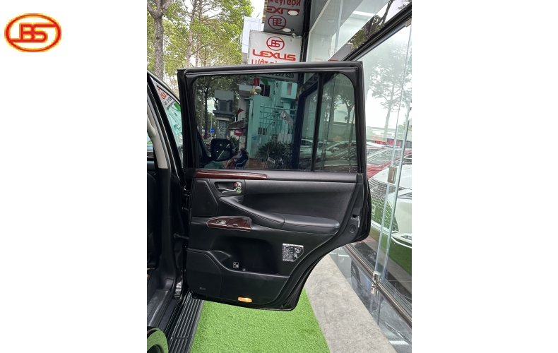 LX570 (sản xuất 2013) bản full (S) cao cấp nhất