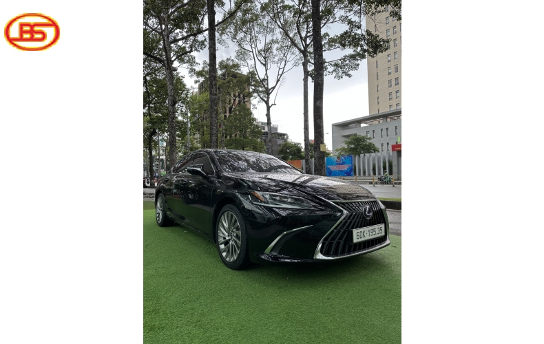 ES 300H (sản xuất 2022 bản xăng điện) siêu lướt 9 ngàn km. 