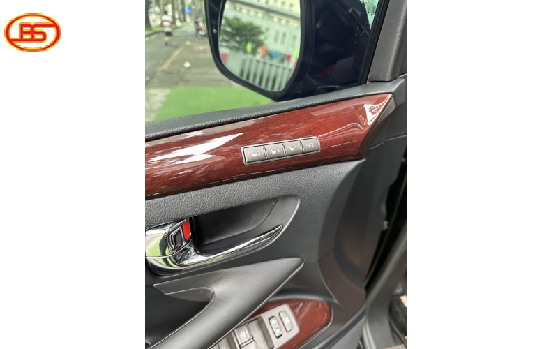 LX570 (sản xuất 2013) bản full (S) cao cấp nhất