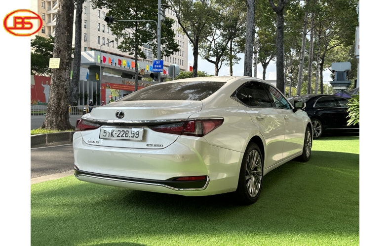 ES250(sản xuất 2022) siêu lướt 8 ngàn Km
