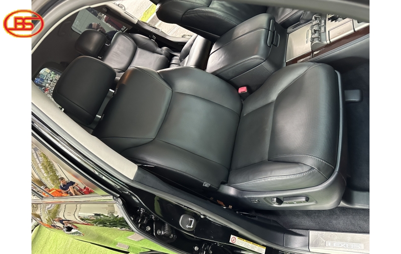 LX570 (sản xuất 2013) bản full (S) cao cấp nhất