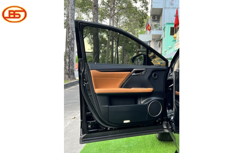 RX300(sản xuất 2020 ) siêu lướt 27 ngàn Km