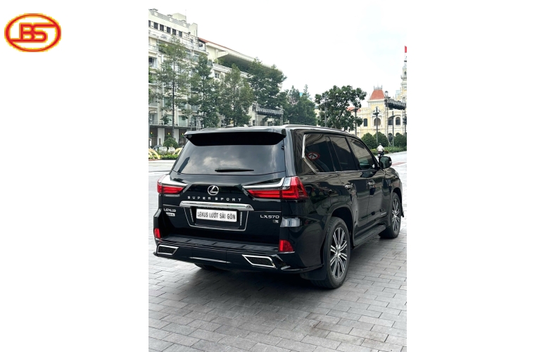 Lexus LX570 2016 nhập hãng đã lên 4 ghế VIP