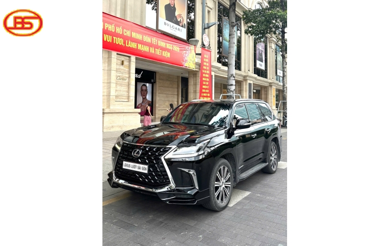 Lexus LX570 2016 nhập hãng đã lên 4 ghế VIP