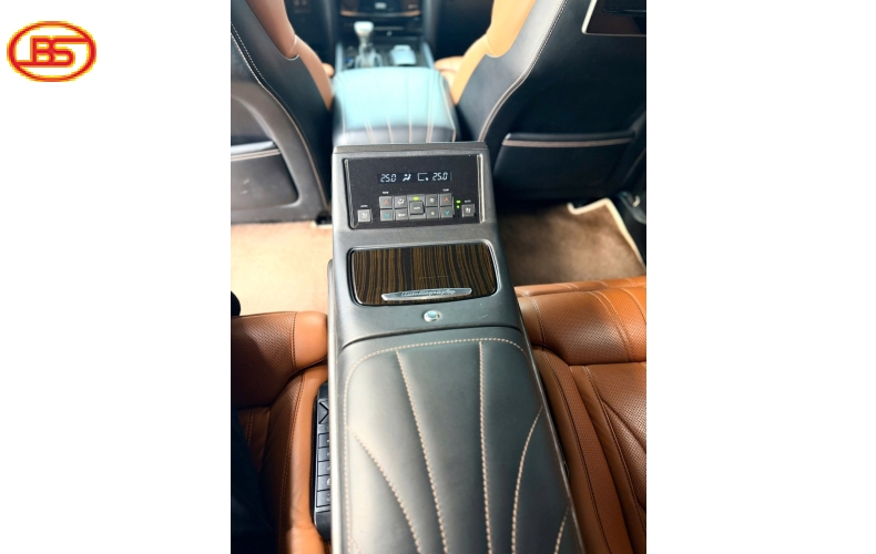 Lexus LX570 2016 nhập hãng đã lên 4 ghế VIP