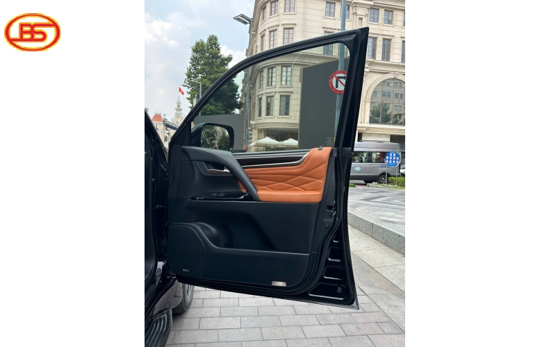 Lexus LX570 2016 nhập hãng đã lên 4 ghế VIP