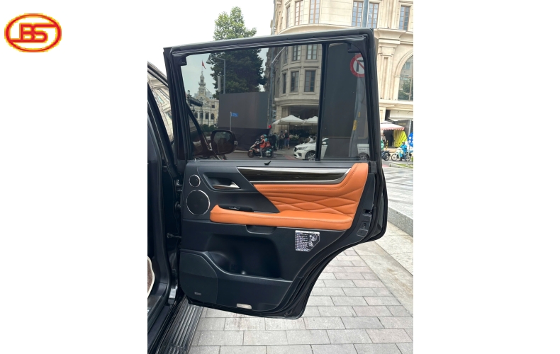 Lexus LX570 2016 nhập hãng đã lên 4 ghế VIP