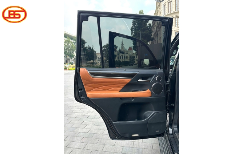 Lexus LX570 2016 nhập hãng đã lên 4 ghế VIP