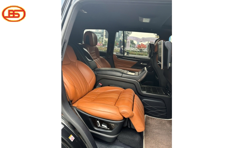 Lexus LX570 2016 nhập hãng đã lên 4 ghế VIP